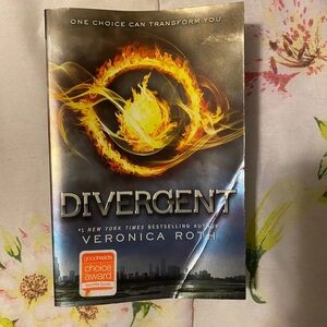 Divergent by Veronica Roth